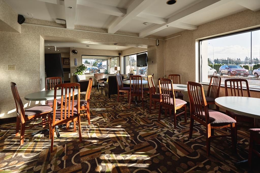 Ramada By Wyndham Abbotsford Hotel Екстериор снимка