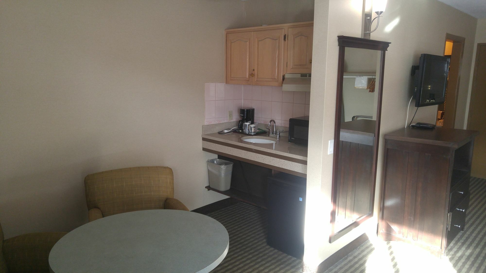 Ramada By Wyndham Abbotsford Hotel Екстериор снимка