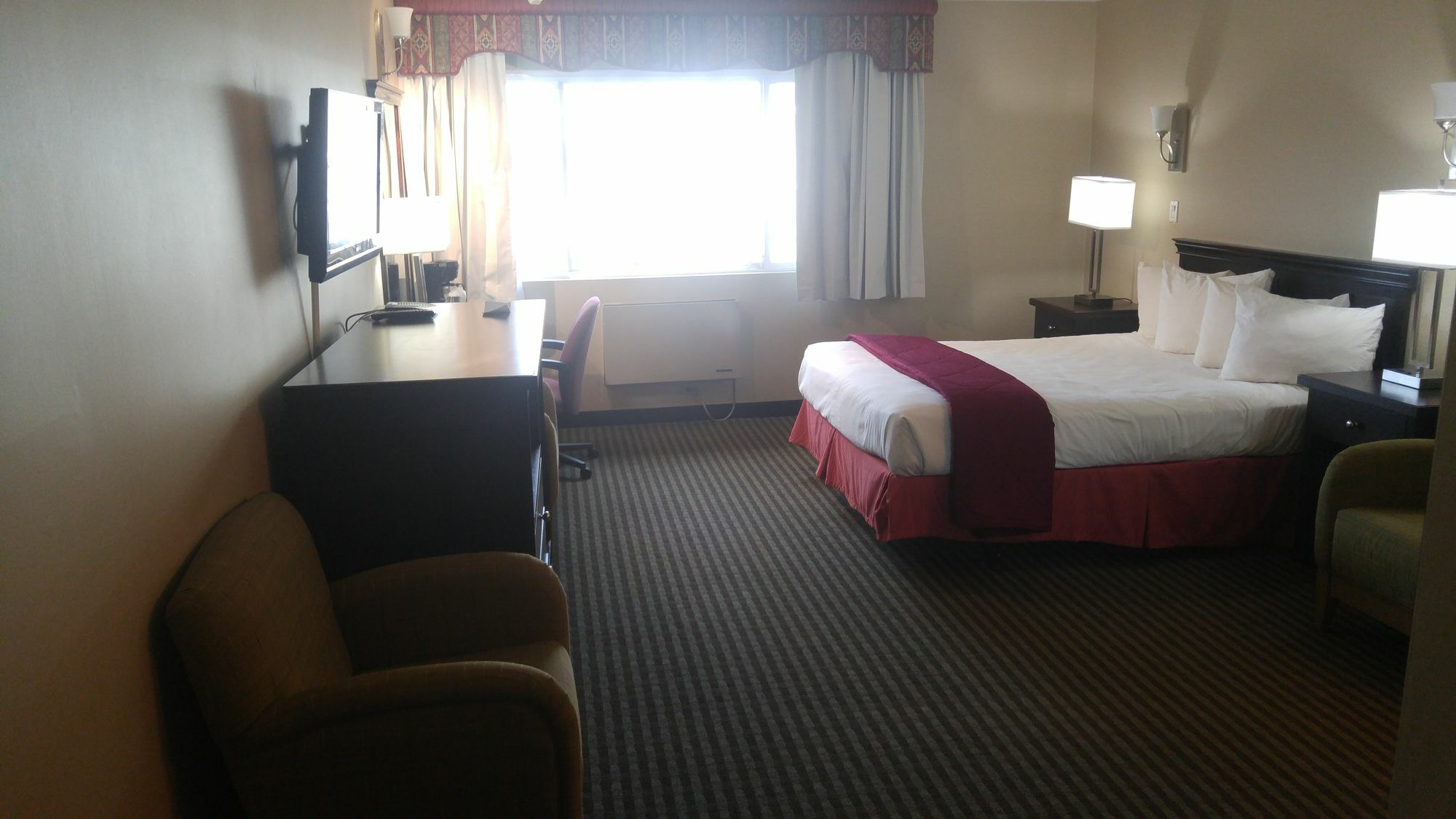 Ramada By Wyndham Abbotsford Hotel Екстериор снимка